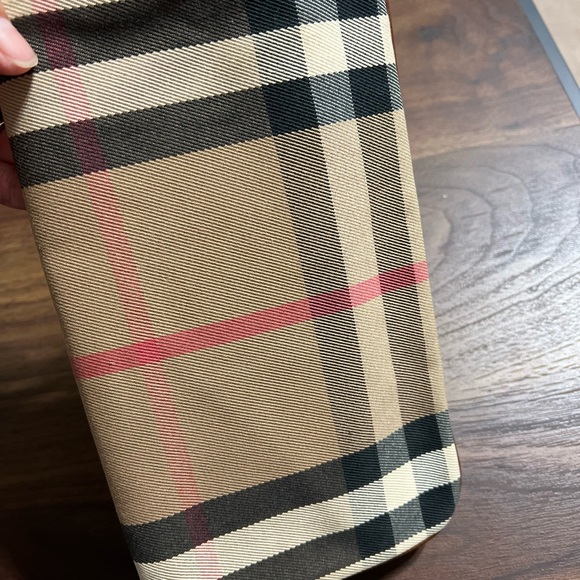 Burberry Handbags - Stunning Burberry Pouch/Wristlets